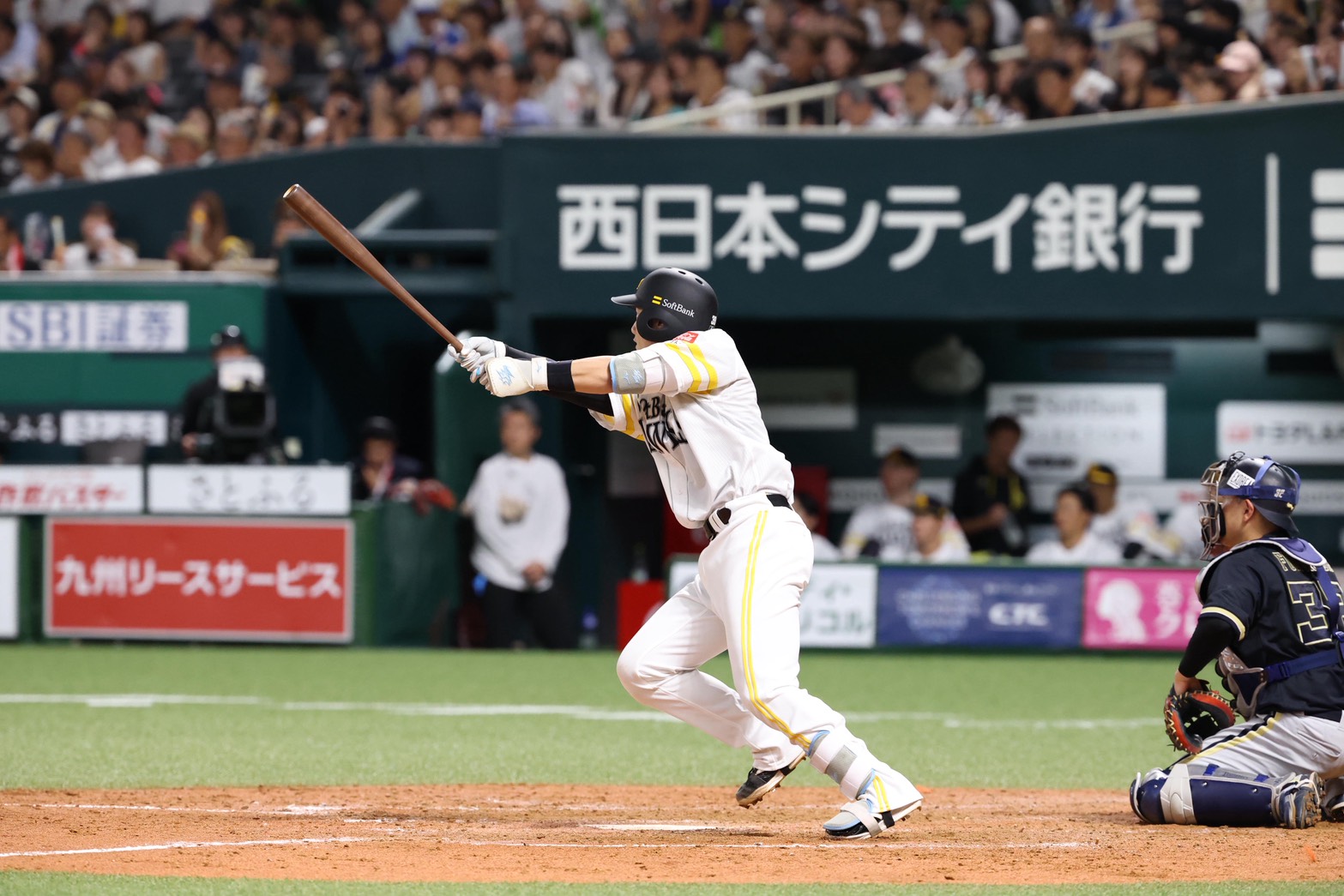 4回裏、適時打を放つ山本祐大