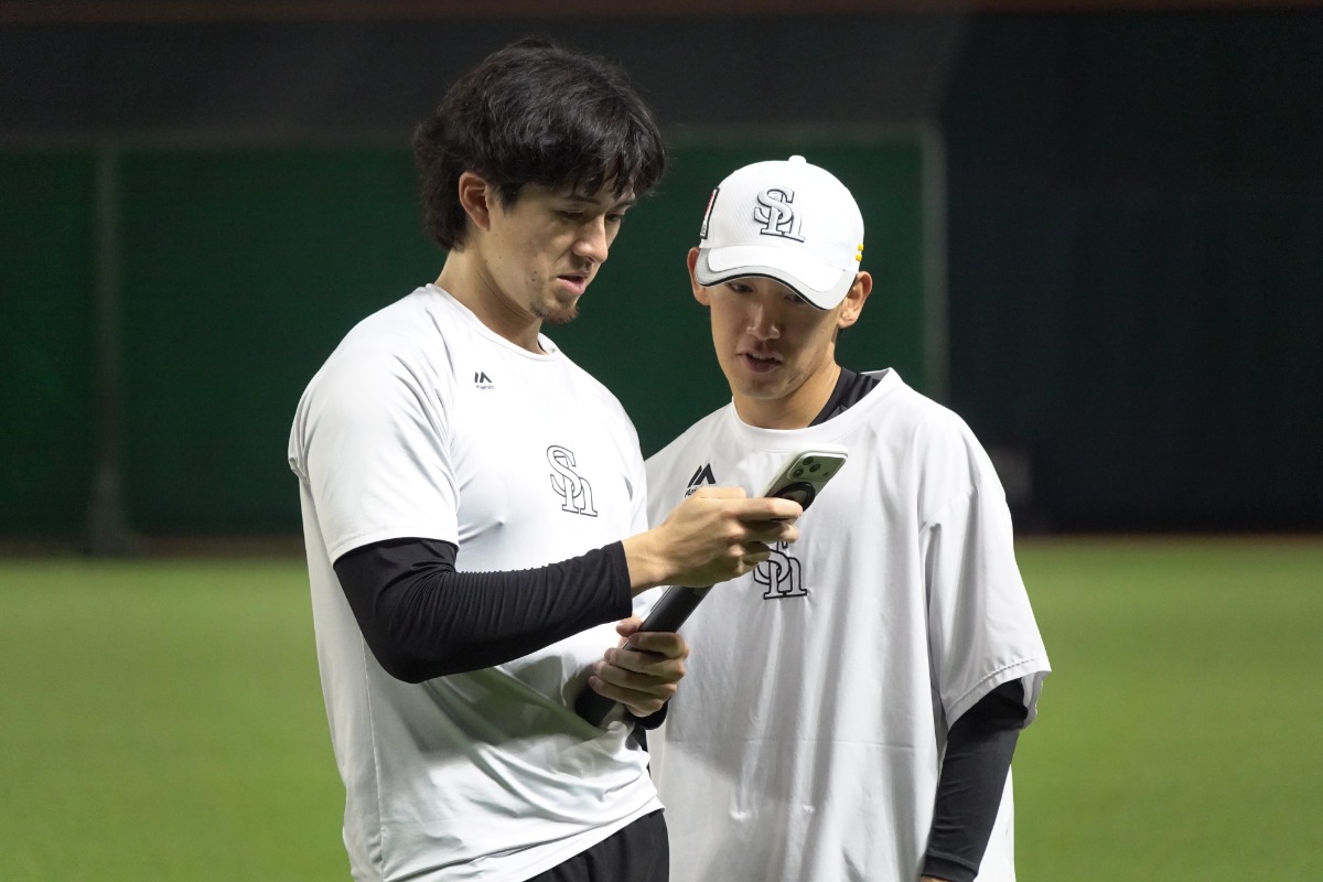 上沢直之と大津亮介【写真：竹村岳】