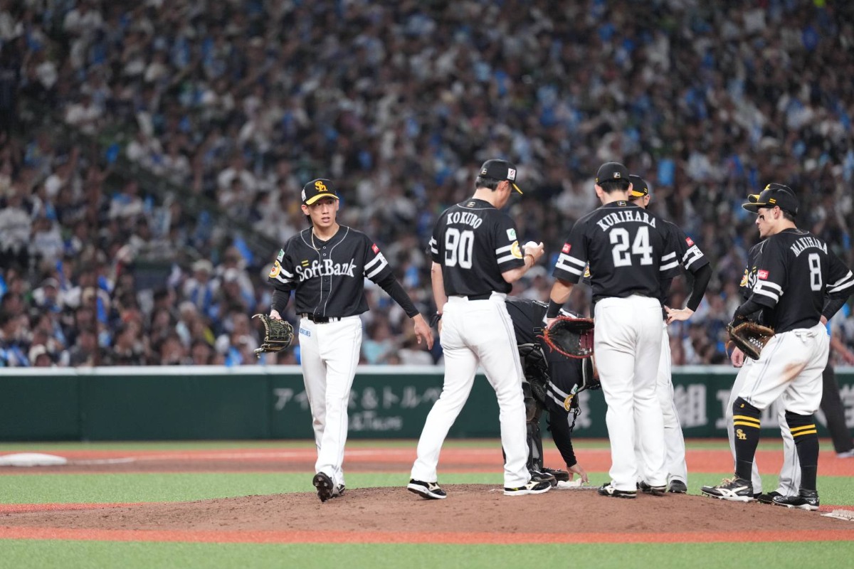 マウンドを降りる大津亮介【写真：井上学】