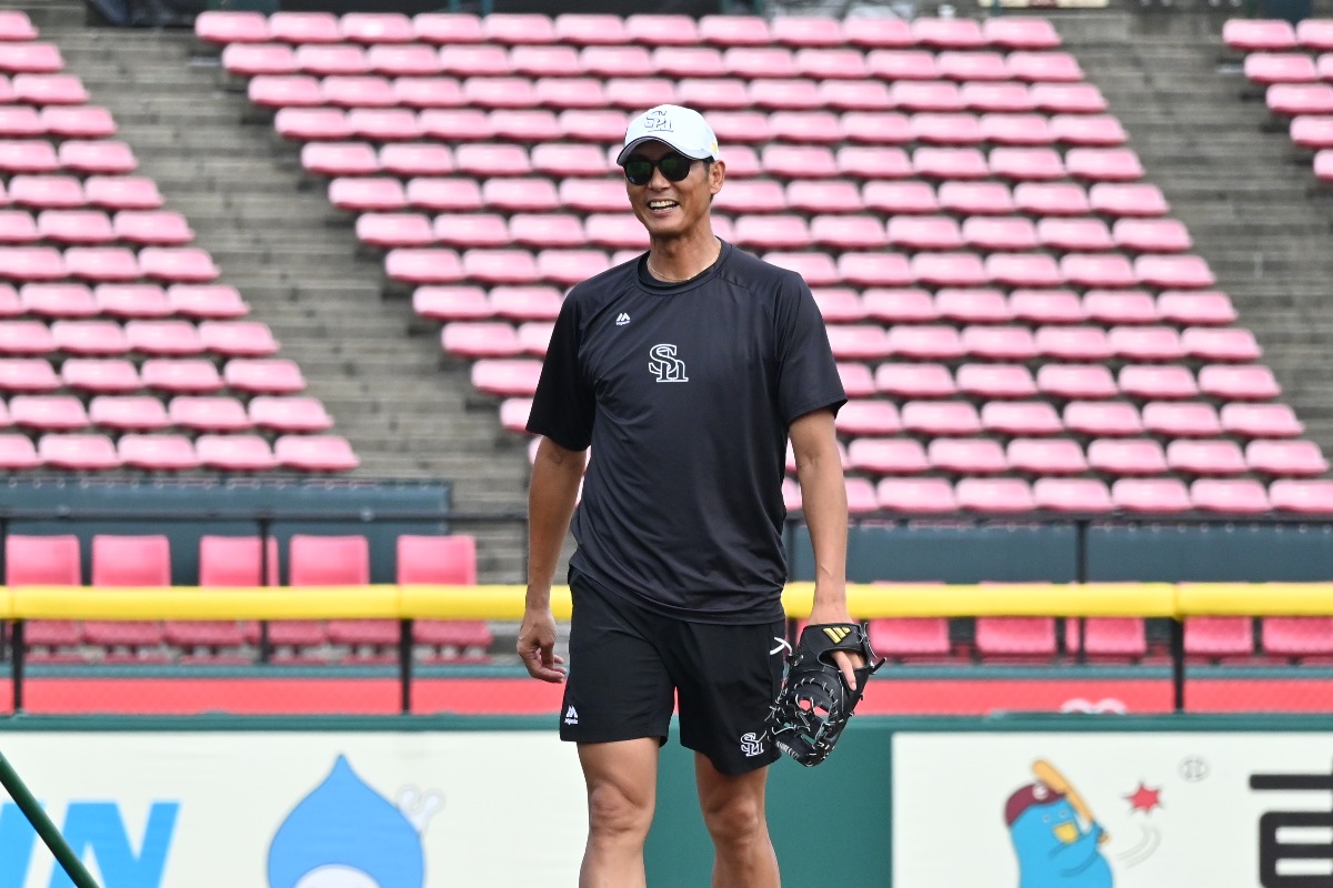 斉藤和巳2軍監督【写真：長濱幸治】