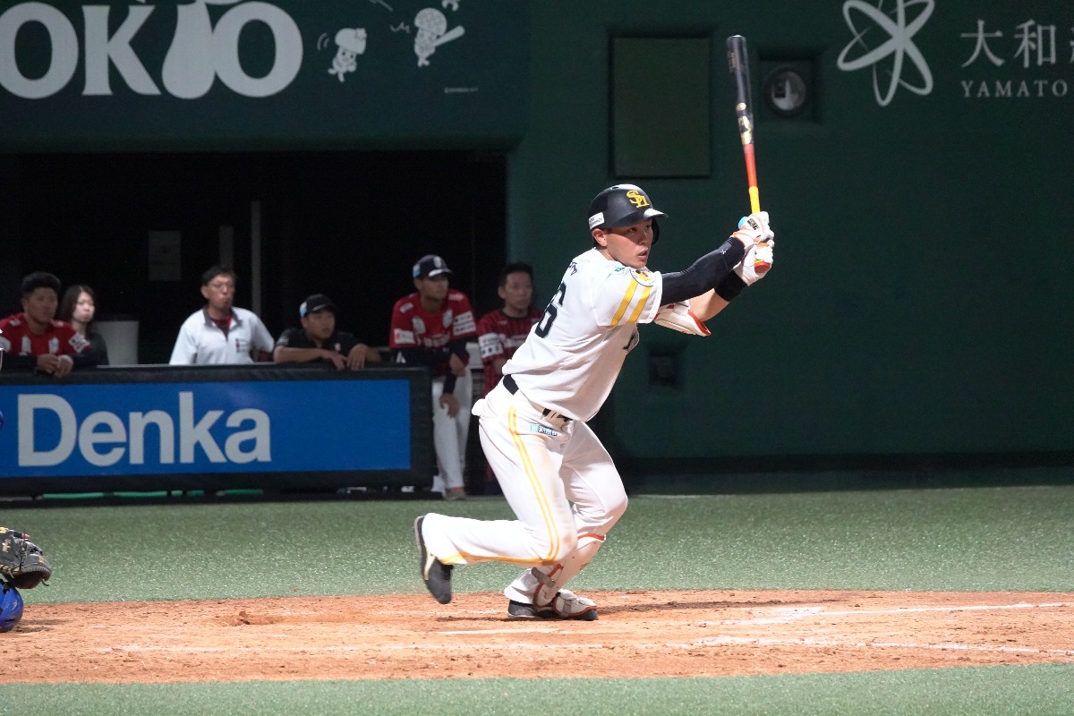 3軍戦で適時三塁打を放つ宇野真仁朗【写真：竹村岳】
