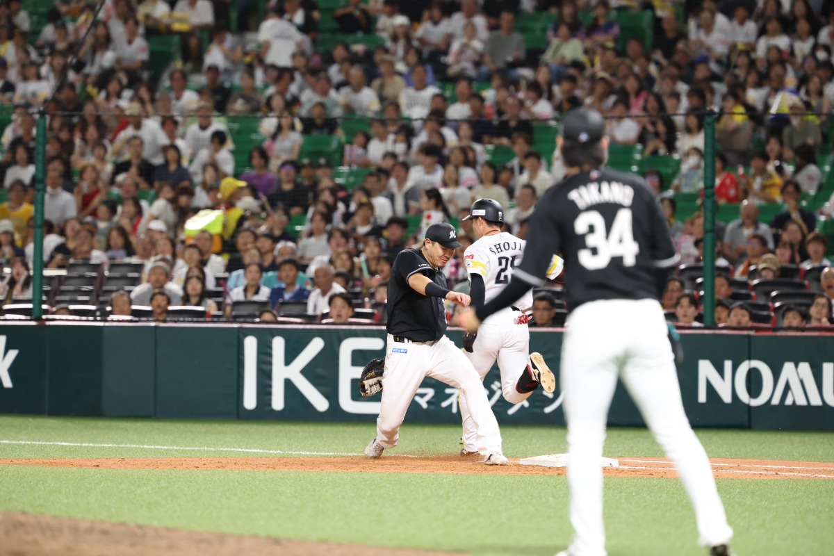 4回に敵失で出塁した庄子雄大【写真：栗木一考】