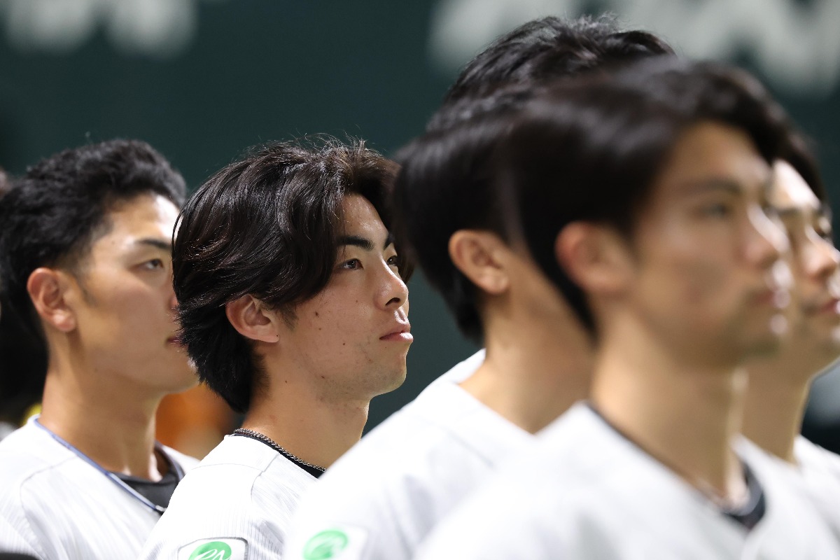 村上泰斗（左から2人目）【写真：栗木一考】