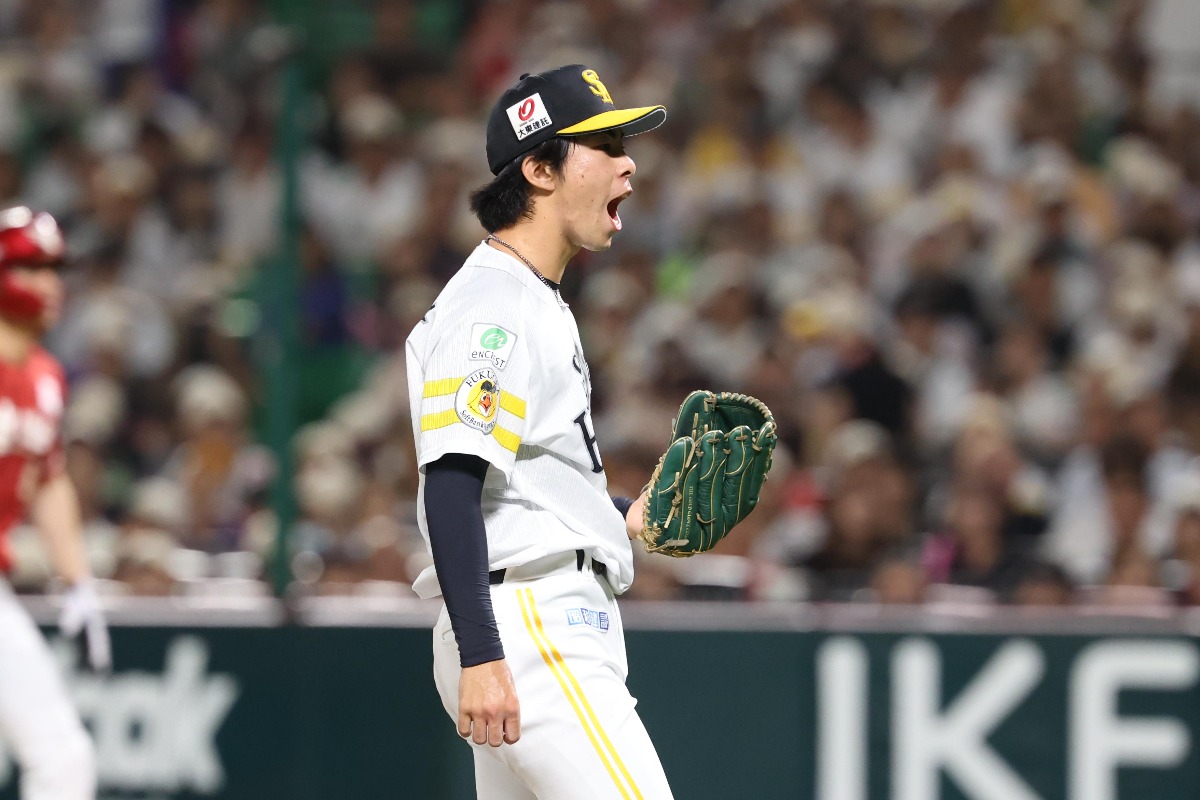 三振を奪い雄叫びをあげる村上【写真:栗木一考】