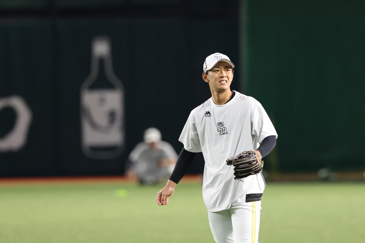 試合前の守備練習に臨む今宮健太【写真：栗木一考】