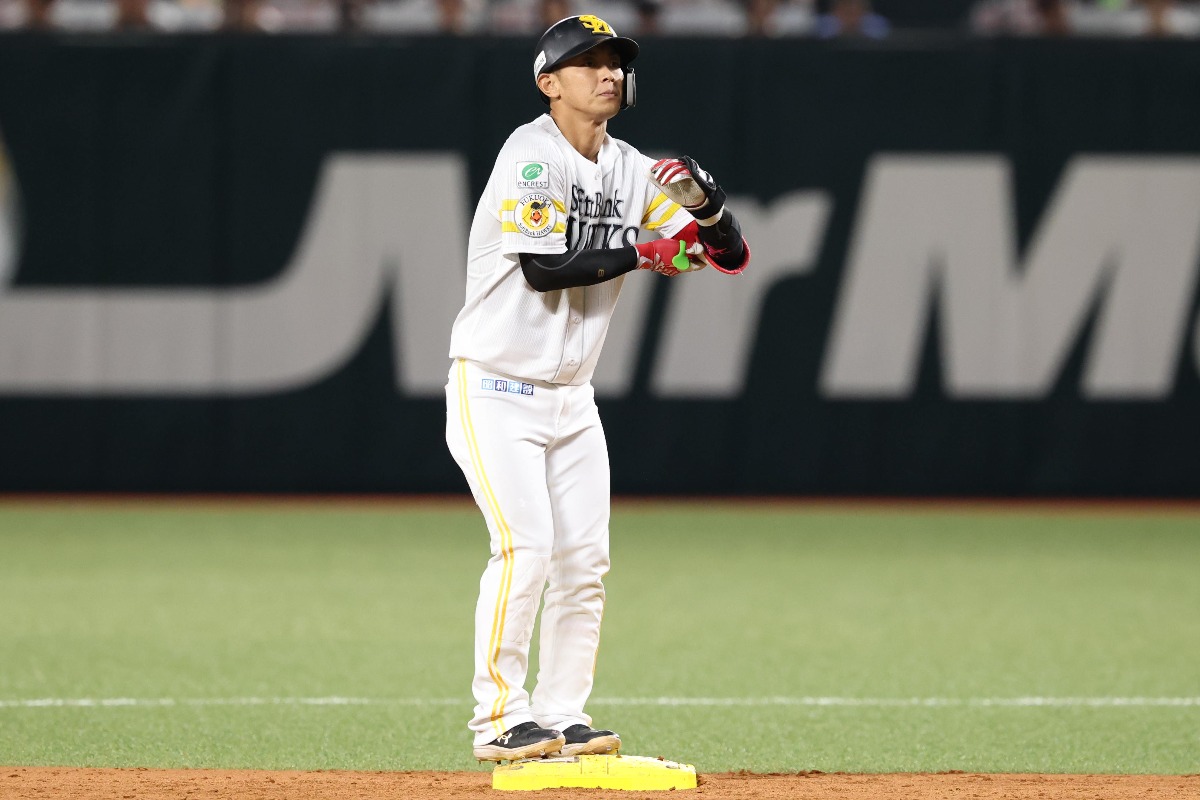 二塁打を放った今宮健太【写真：栗木一考】