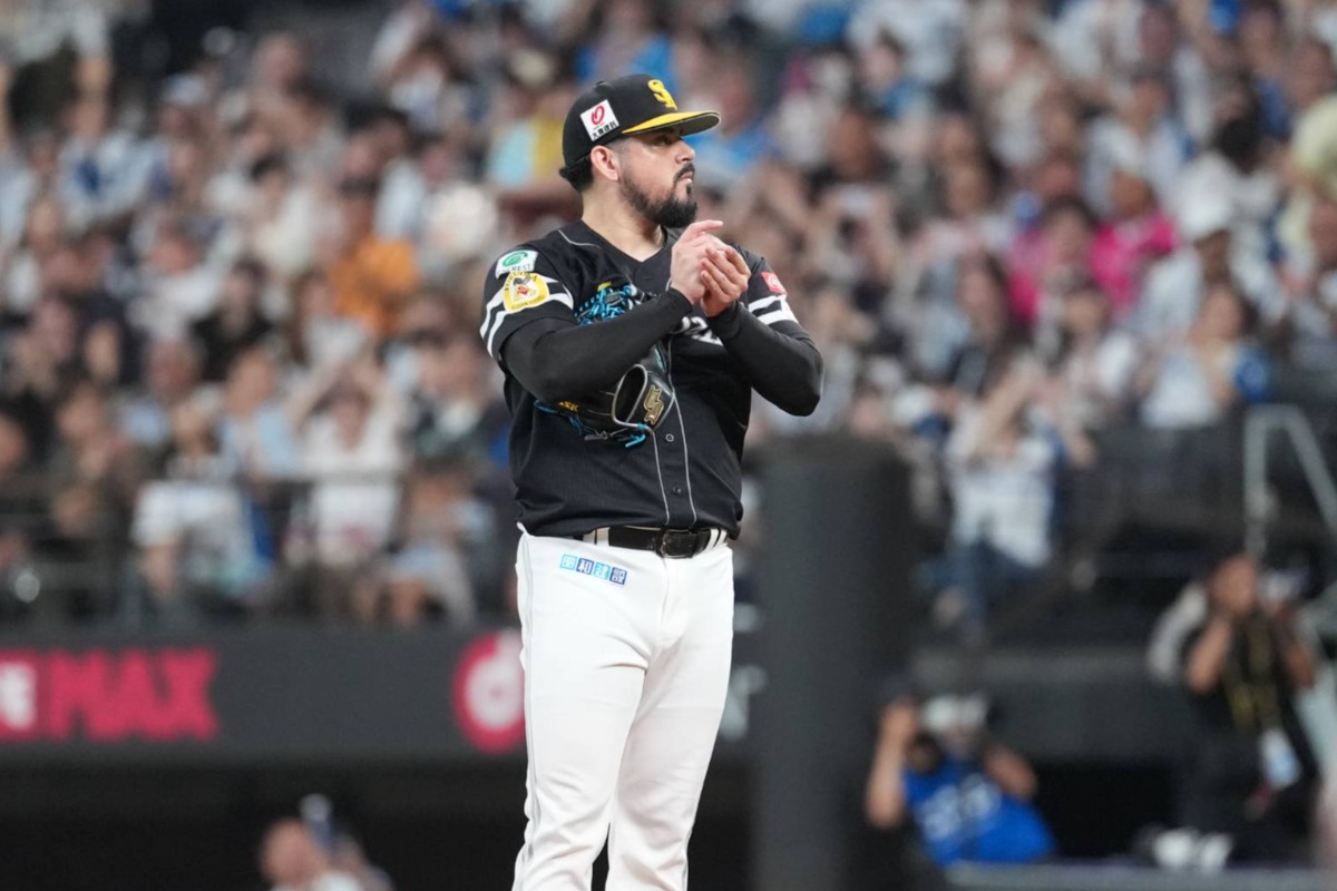 逆転満塁本塁打を浴びたロベルト・オスナ【写真:井上学】