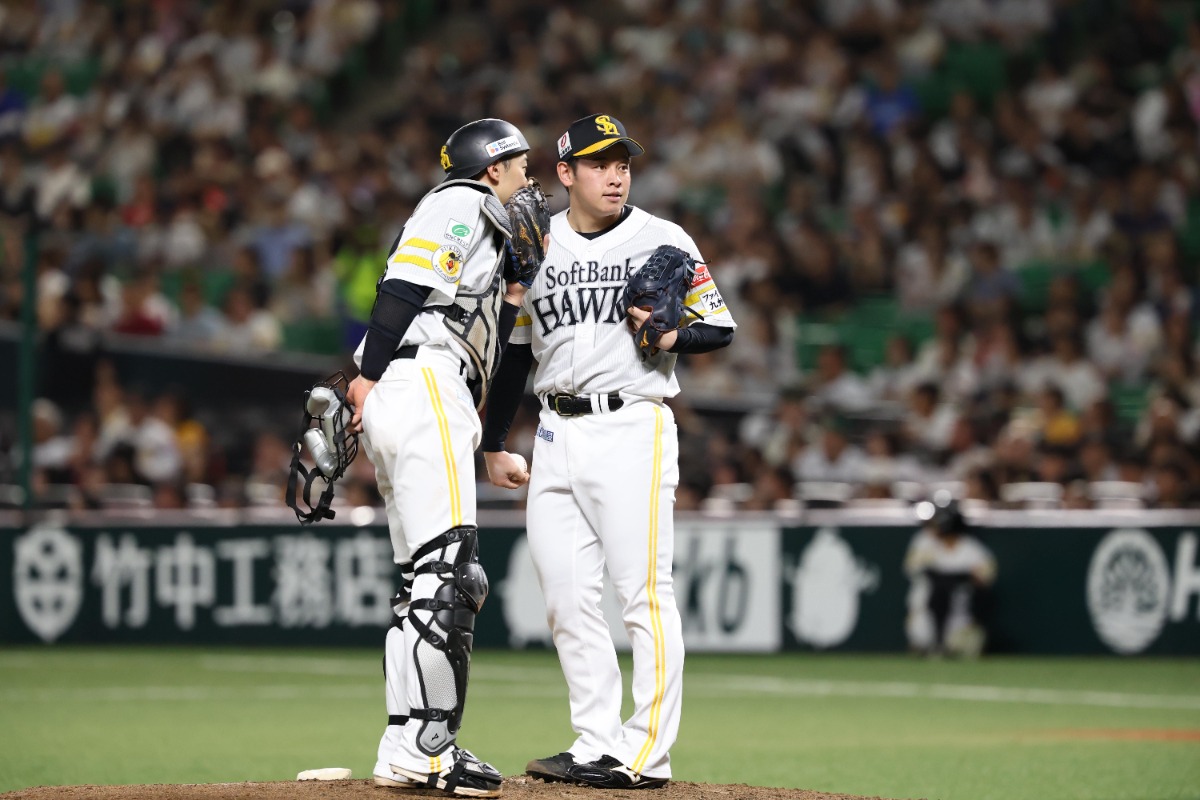 鈴木豪太（右）と山本祐大【写真：栗木一考】