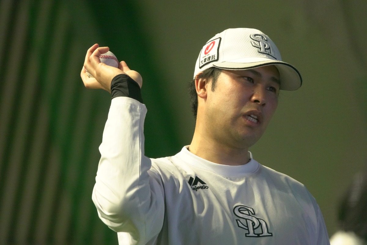 キャッチボールする藤井皓哉【写真：竹村岳】