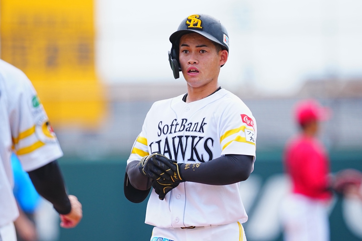 プロ入り初の1試合3安打を放った江崎歩【写真：荒川祐史】