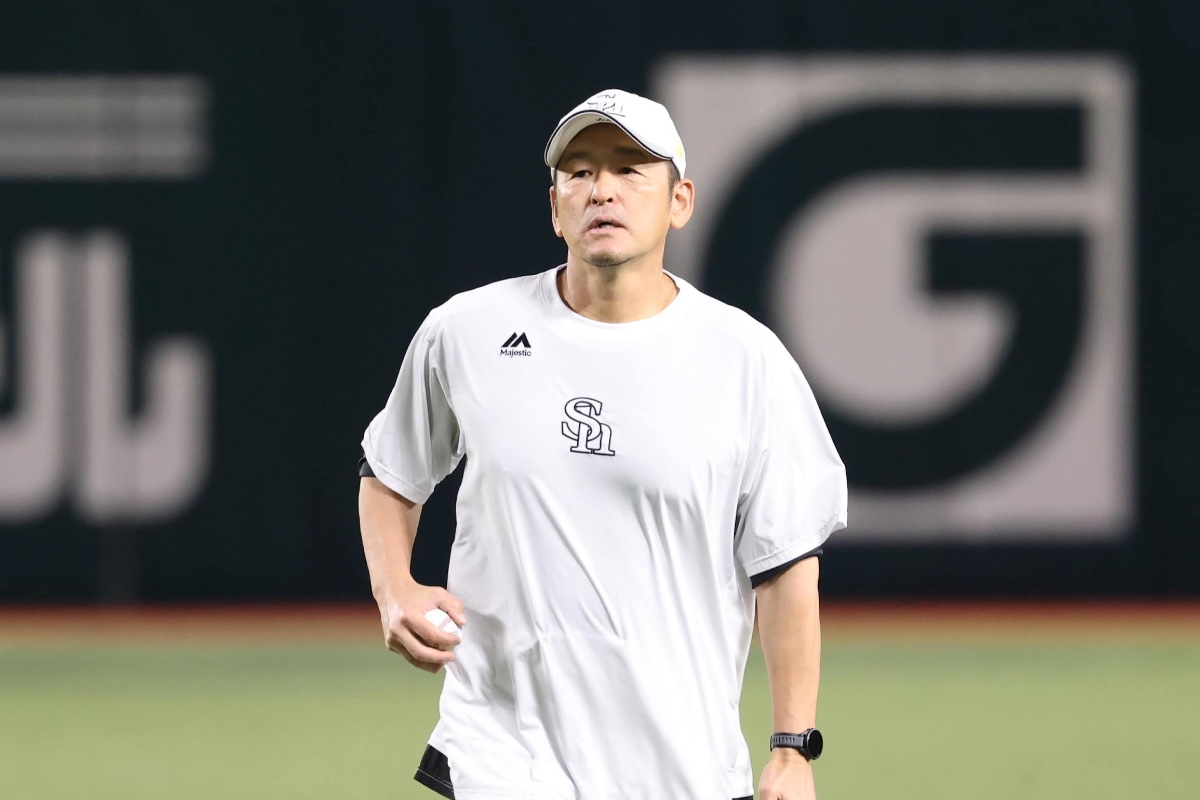 倉野信次投手コーチ(チーフ)兼ヘッドコーディネーター【写真:栗木一考】