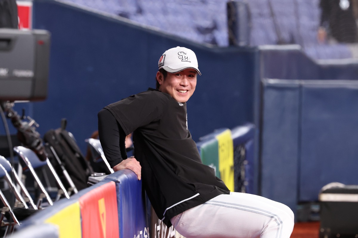 リラックスした表情を見せる川村友斗【写真:栗木一考】