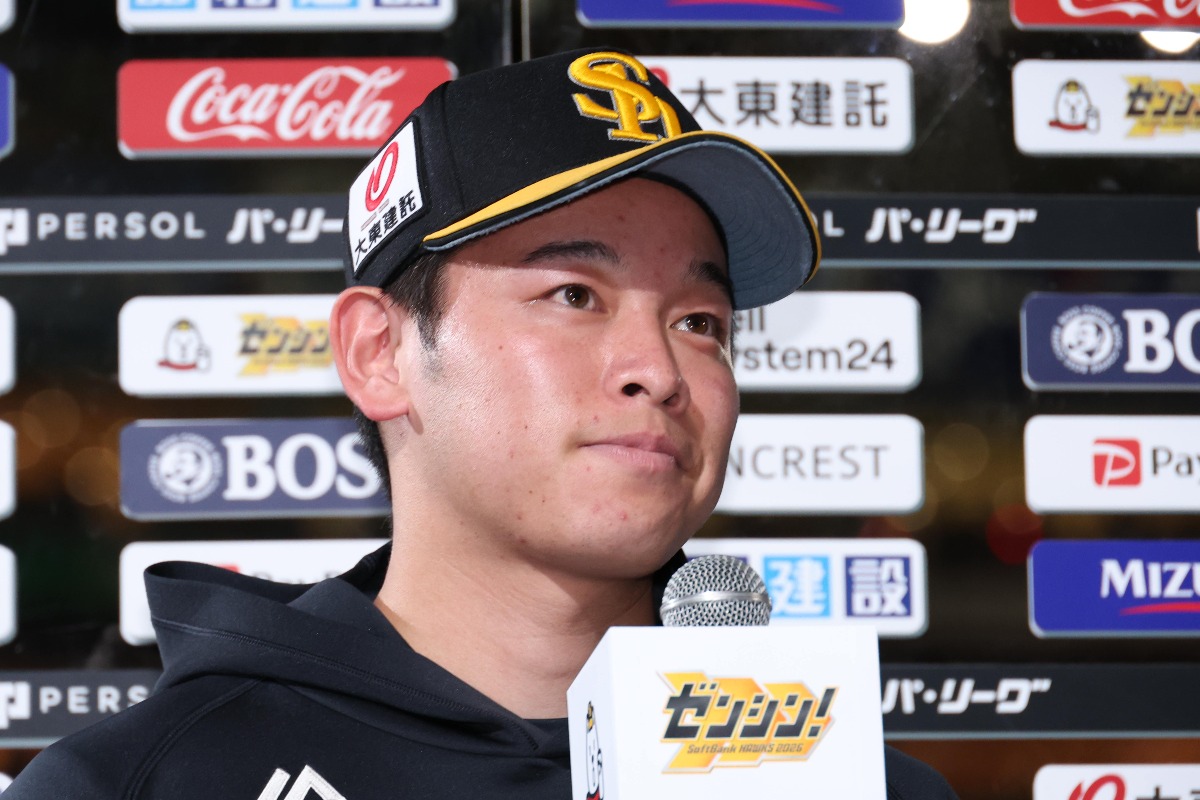 ヒーローインタビューに応える鈴木豪太【写真：栗木一考】