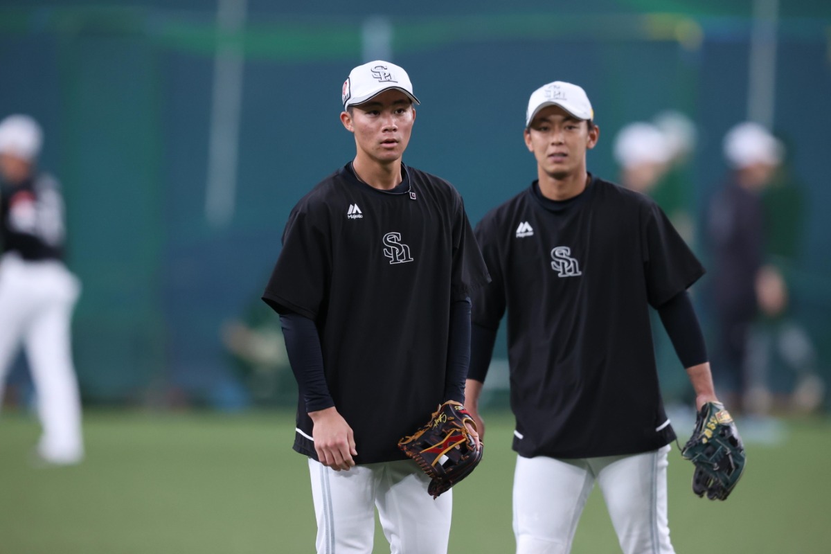 庄子雄大（左）と今宮健太【写真：加冶屋友輝】