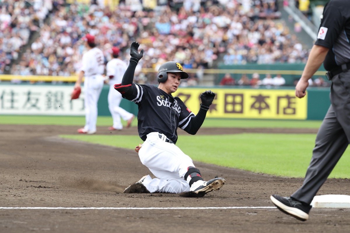 20日の楽天戦で先制の2点適時二塁打を放つ庄子雄大【写真:栗木一考】