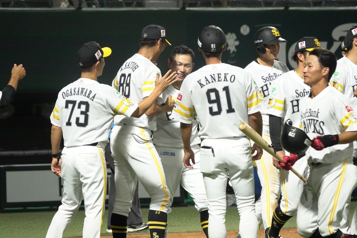 6月28日のオイシックス戦で逆転サヨナラ満塁本塁打を放った中村晃【写真：竹村岳】