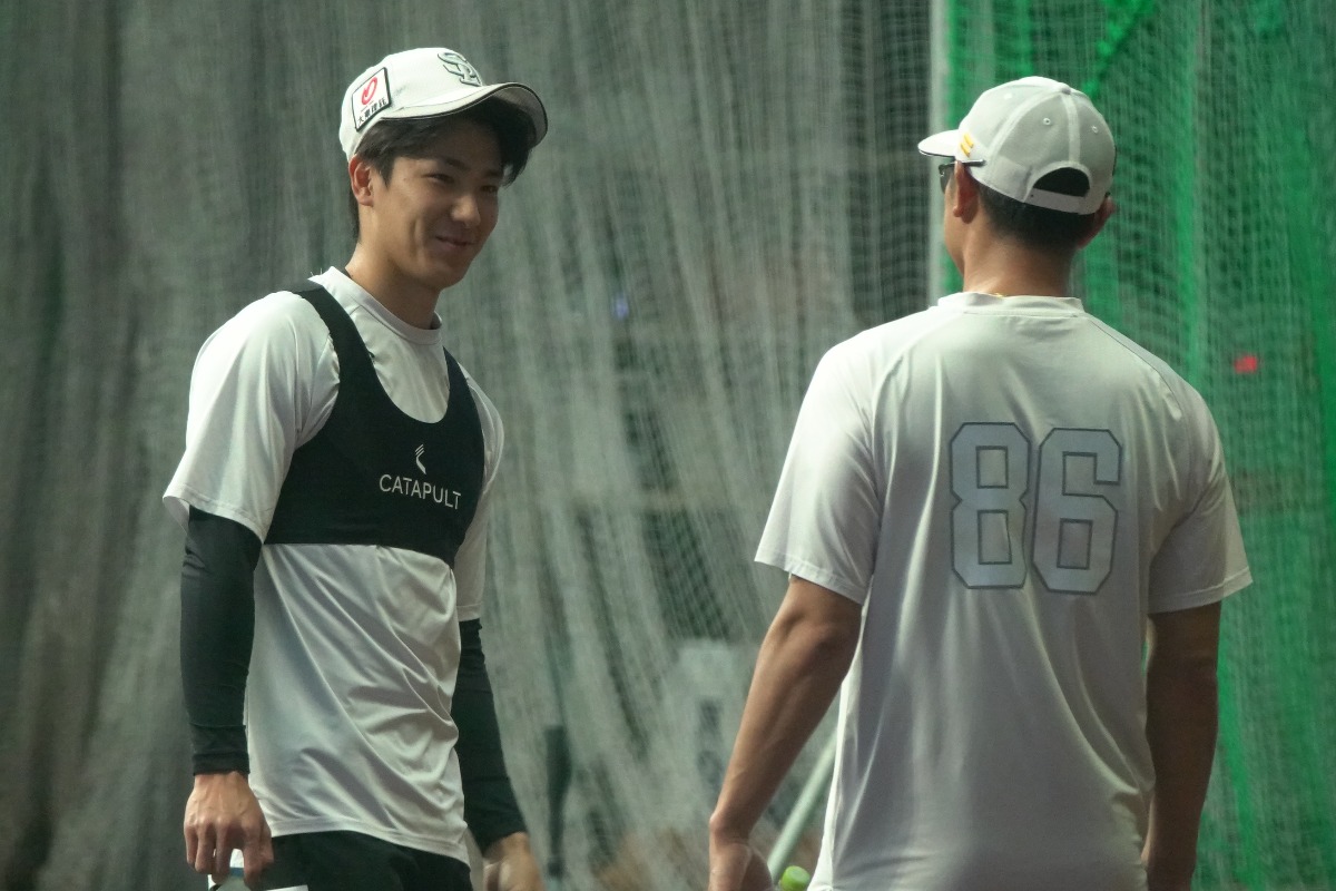 藤原大翔と奥村政稔コーチ【写真：竹村岳】