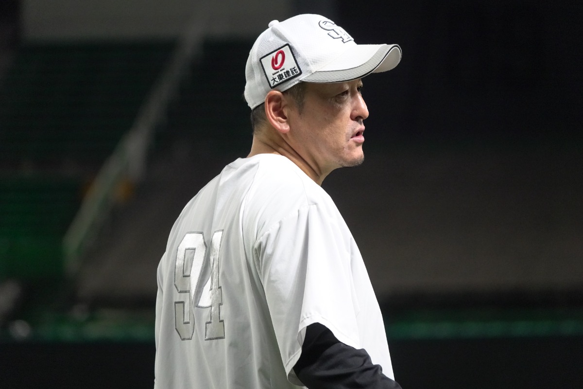 倉野信次投手コーチ【写真：竹村岳】