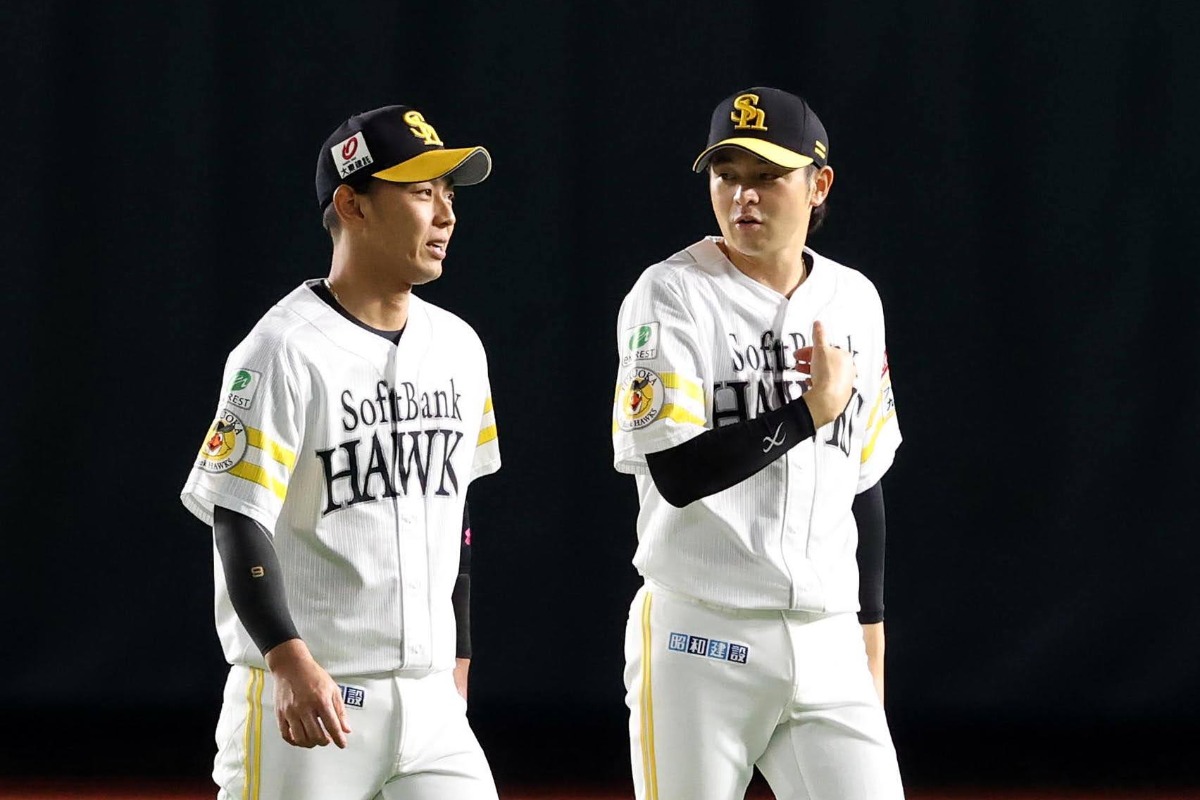 川瀬晃（右）と今宮健太【写真：栗木一考】