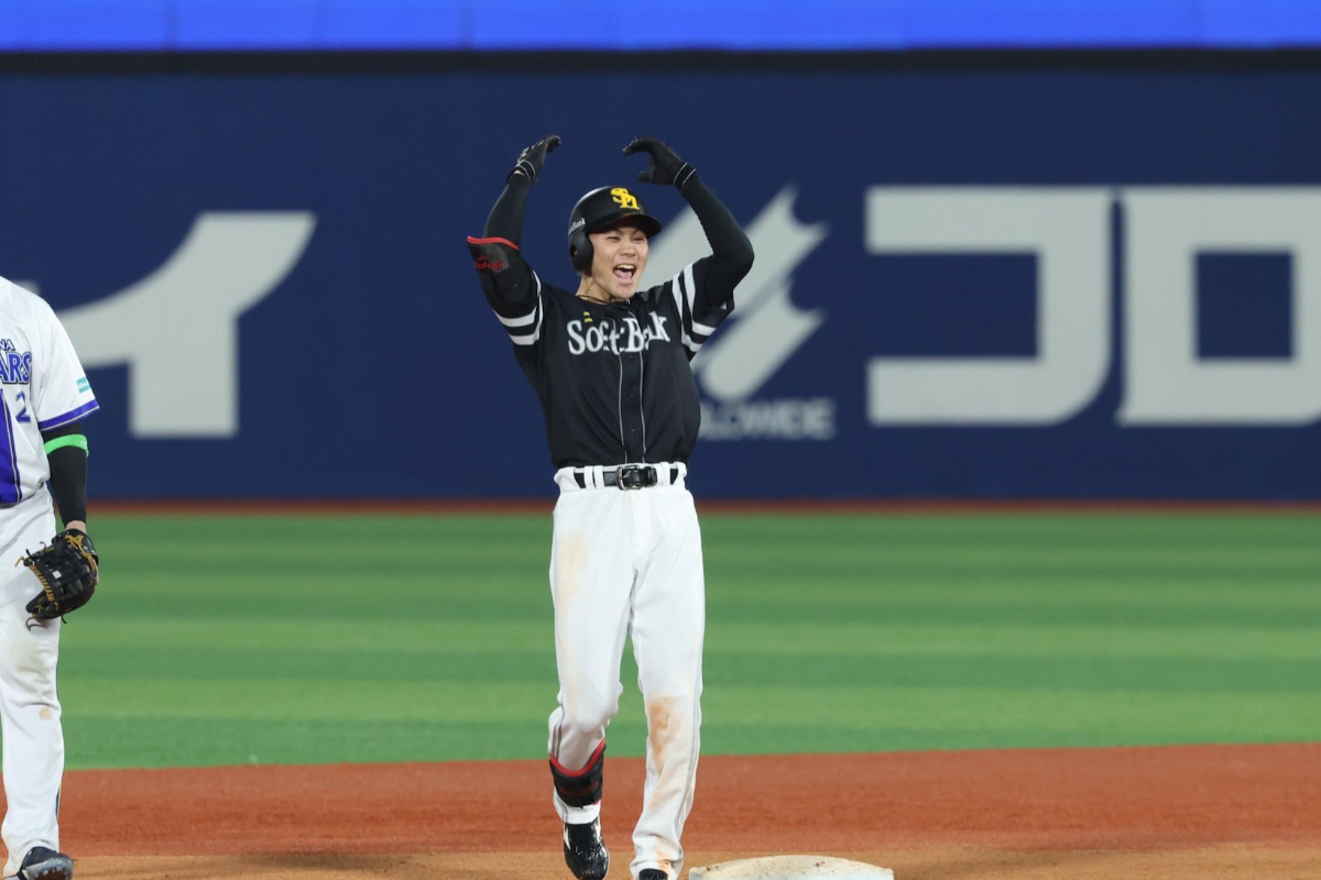 適時二塁打を放ち雄叫びをあげる庄子雄大【写真：栗木一考】