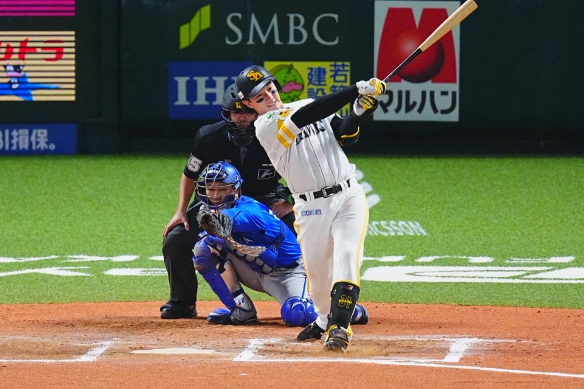 サヨナラアーチを放った正木智也【写真：荒川祐史】