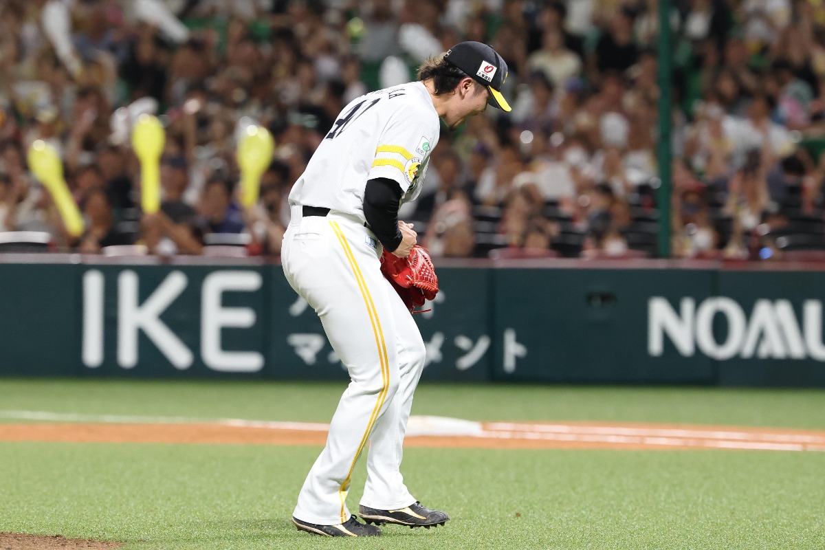 万波から三振を奪い雄叫びを上げる杉山【写真：栗木一考】